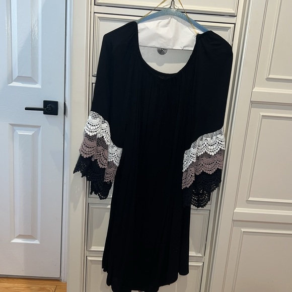 Women’s SZ M UMGEE knee length off the shoulder dress w beautiful sleeves - Picture 6 of 6